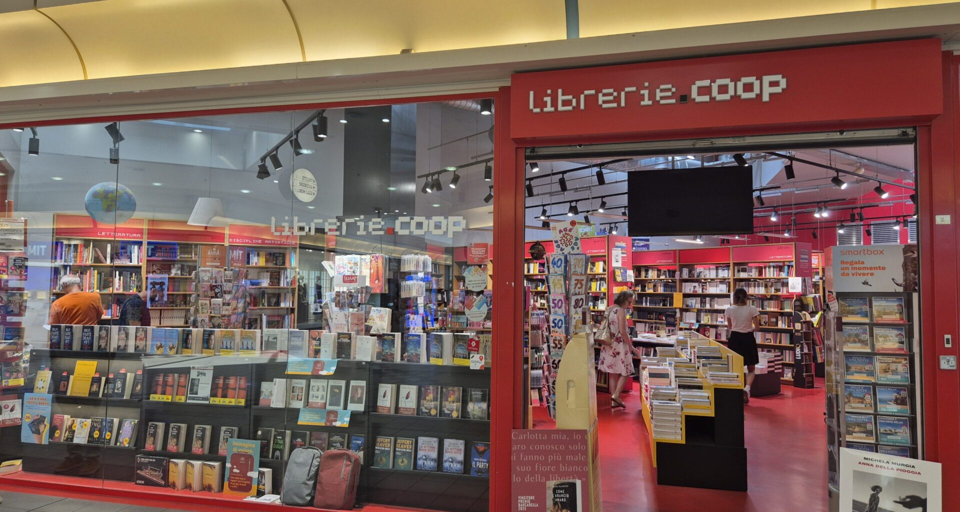 Gli italiani e la lettura: un’estate da romanzo
