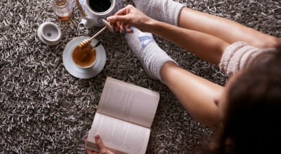 Leggere romanzi può alleviare ansia e stress. Ecco come...