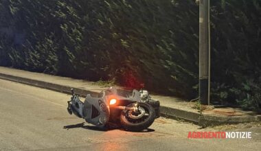 perde il controllo dello scooter e finisce per terra, morto il quindicenne