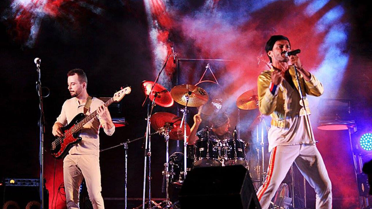 Serata di grandi successi all'arena Rocca di Caterina con il tributo dei Magic Queen