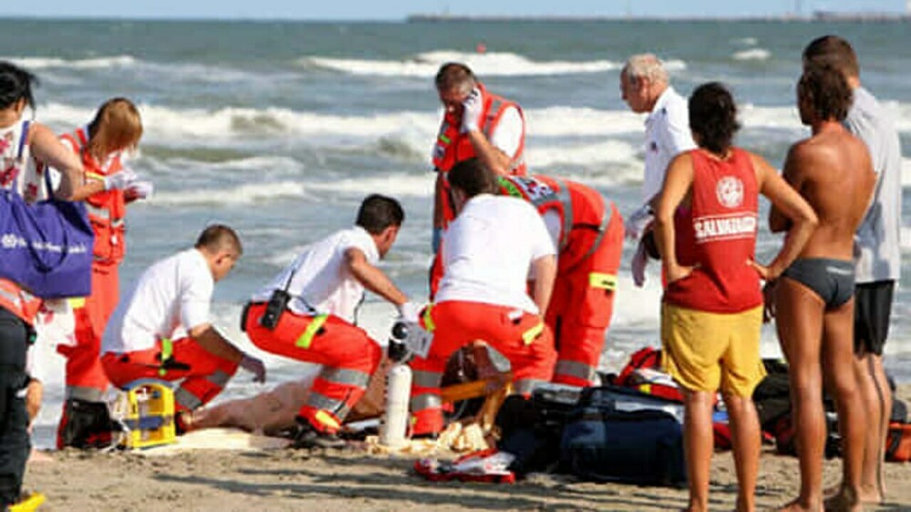era stato colto da un malore in spiaggia ad Albenga