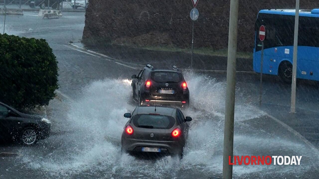 Livorno, allerta meteo arancione oggi 20 agosto per temporali