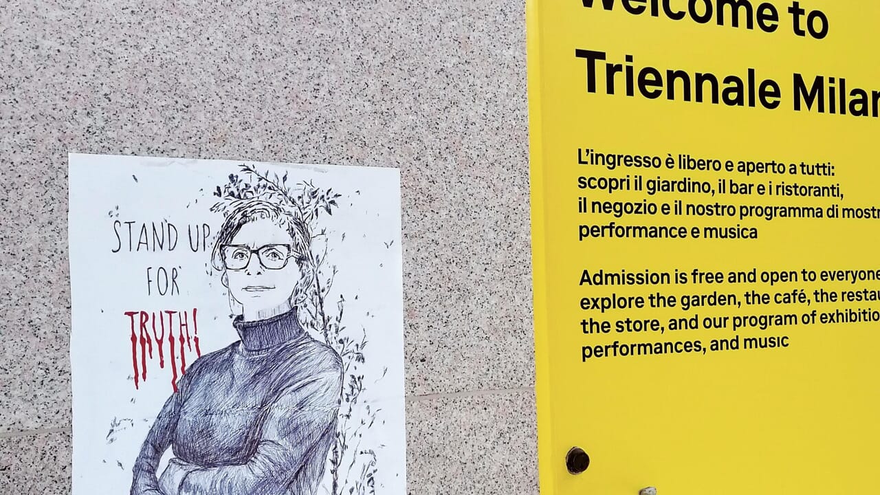 Alla Triennale è apparso un manifesto con il volto di Francesca Albanese