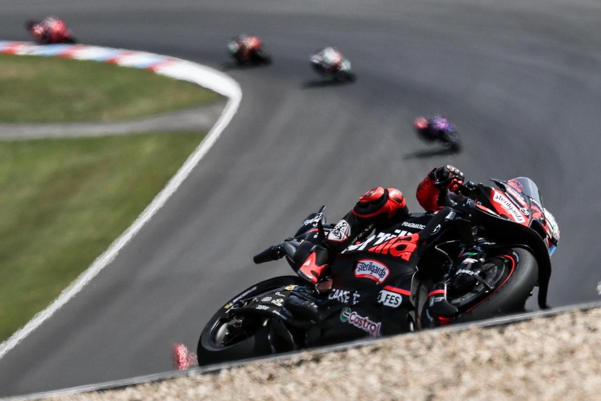 Qualifiche Motogp Austria 2025: Bezzecchi beffa le Ducati e si prende la pole. Cade Marquez: la griglia di partenza