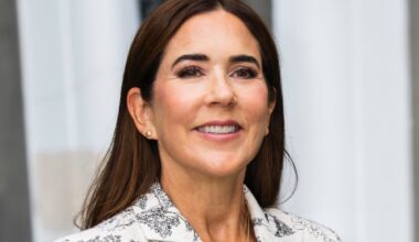 Mary di Danimarca in tweed floreale splende, ma non convince