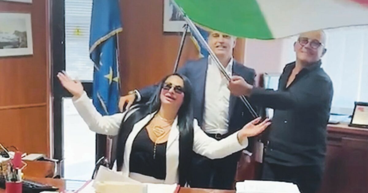 “Calenda ha esagerato: mi caccia per far contenti i salotti borghesi”