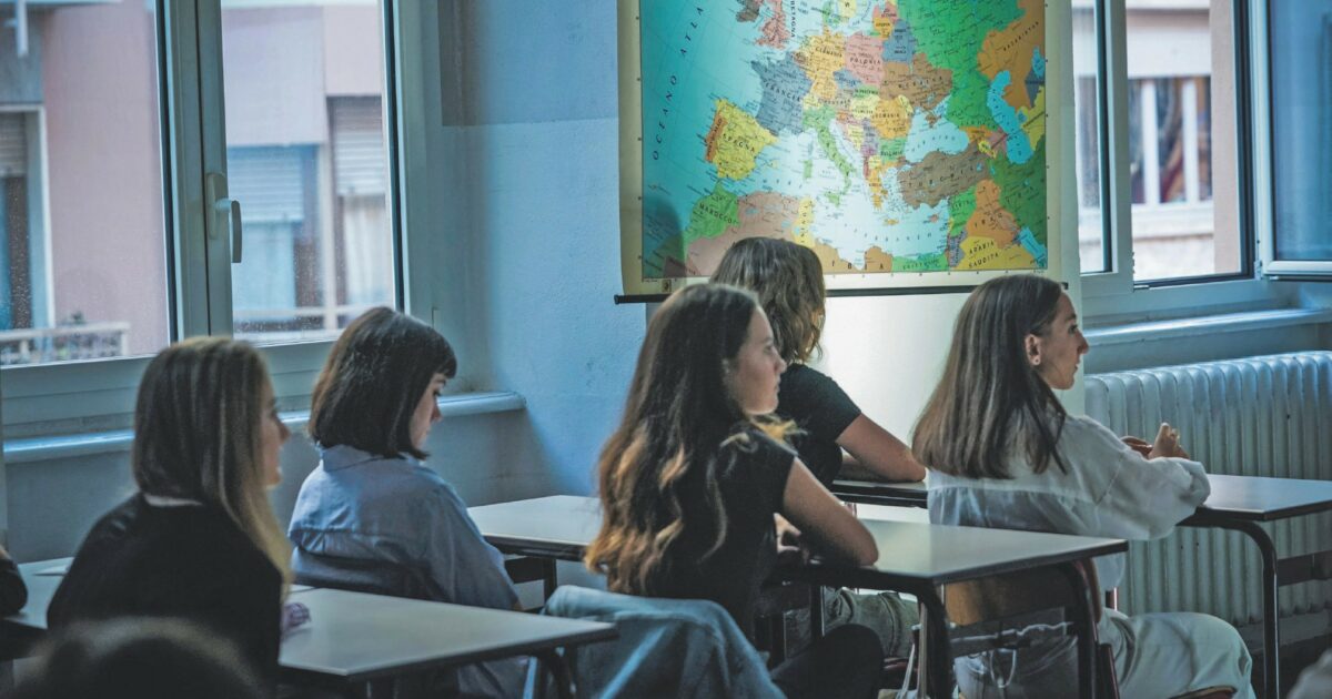 Scuola, il prezzo di libri e corredo: 600-800 euro a famiglia. Federconsumatori: "Ceto medio in difficoltà"