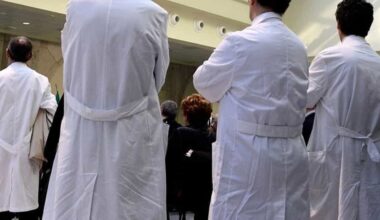 Sanità, la denuncia dei medici: "Siamo ostaggio della politica"