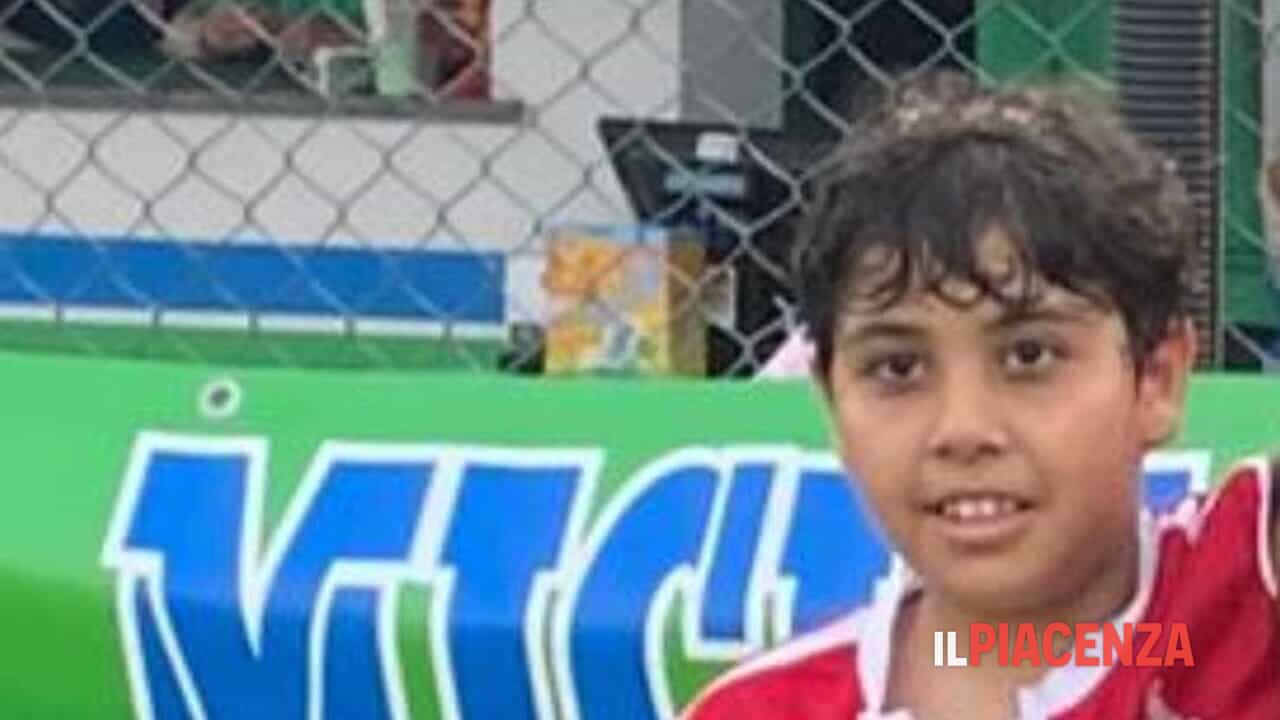 Muore a 10 anni travolto da un treno in Egitto