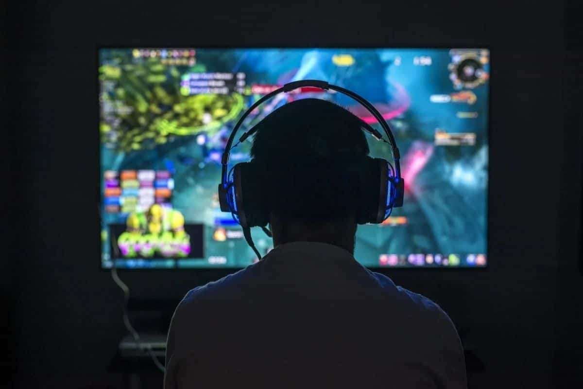 Perché nel 2025 molti giocatori PC preferiscono ancora i monitor Full HD al 4K