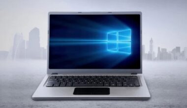 Un utente fa causa a Microsoft: "Costringe all’upgrade a Windows 11". Guerra contro l’obsolescenza forzata