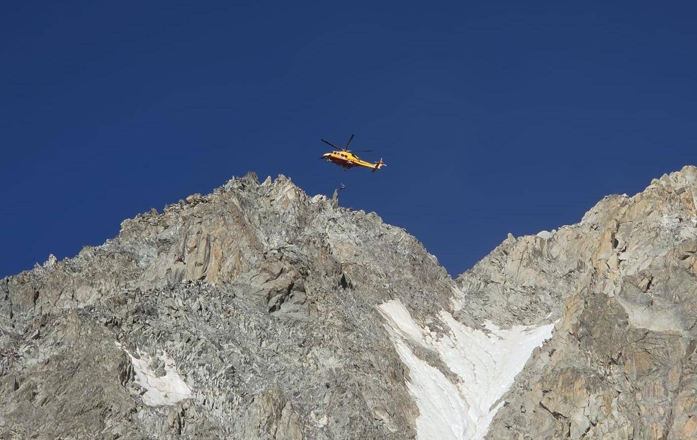Precipita sul Monte Bianco, alpinista muore a 4000 metri sulla Cresta del Brouillard