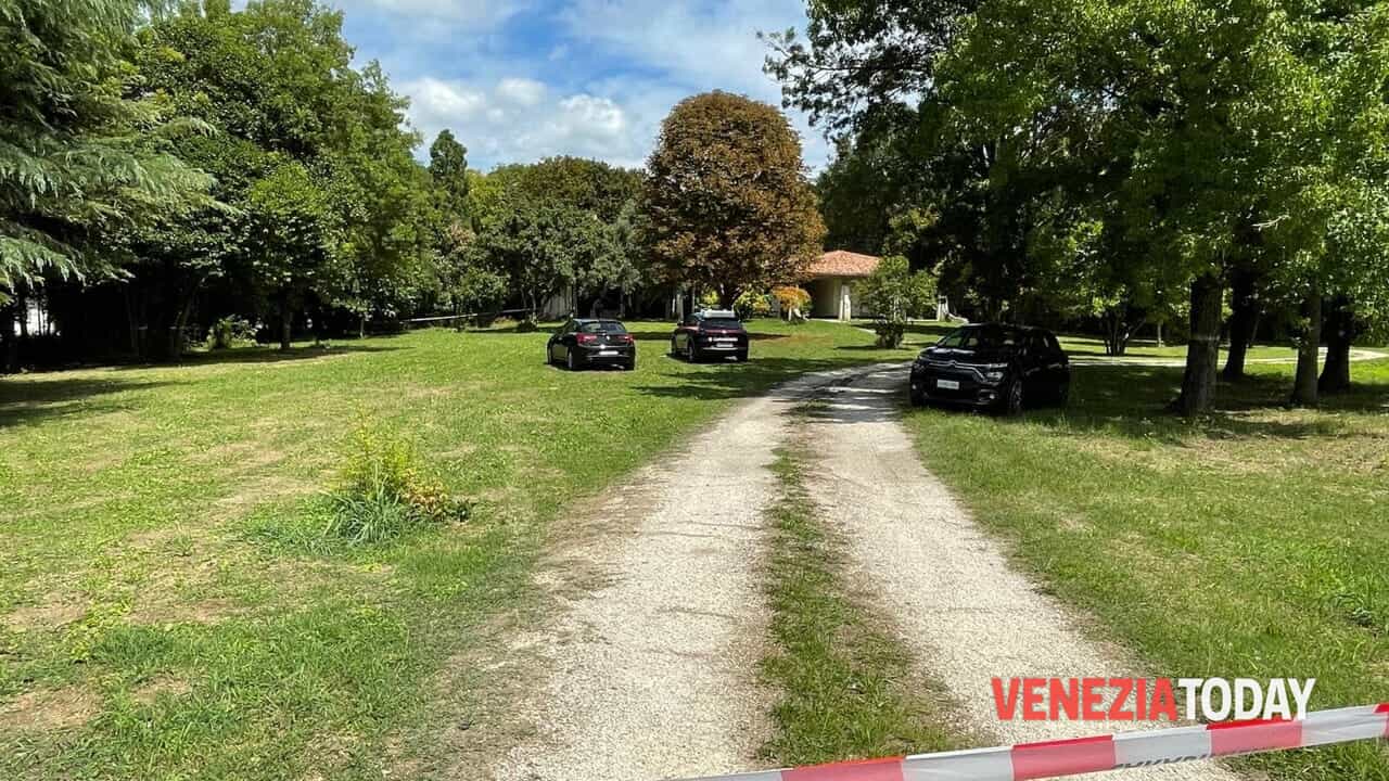 Morti due operai al lavoro nella fossa biologica di una villa a Santa Maria di Sala
