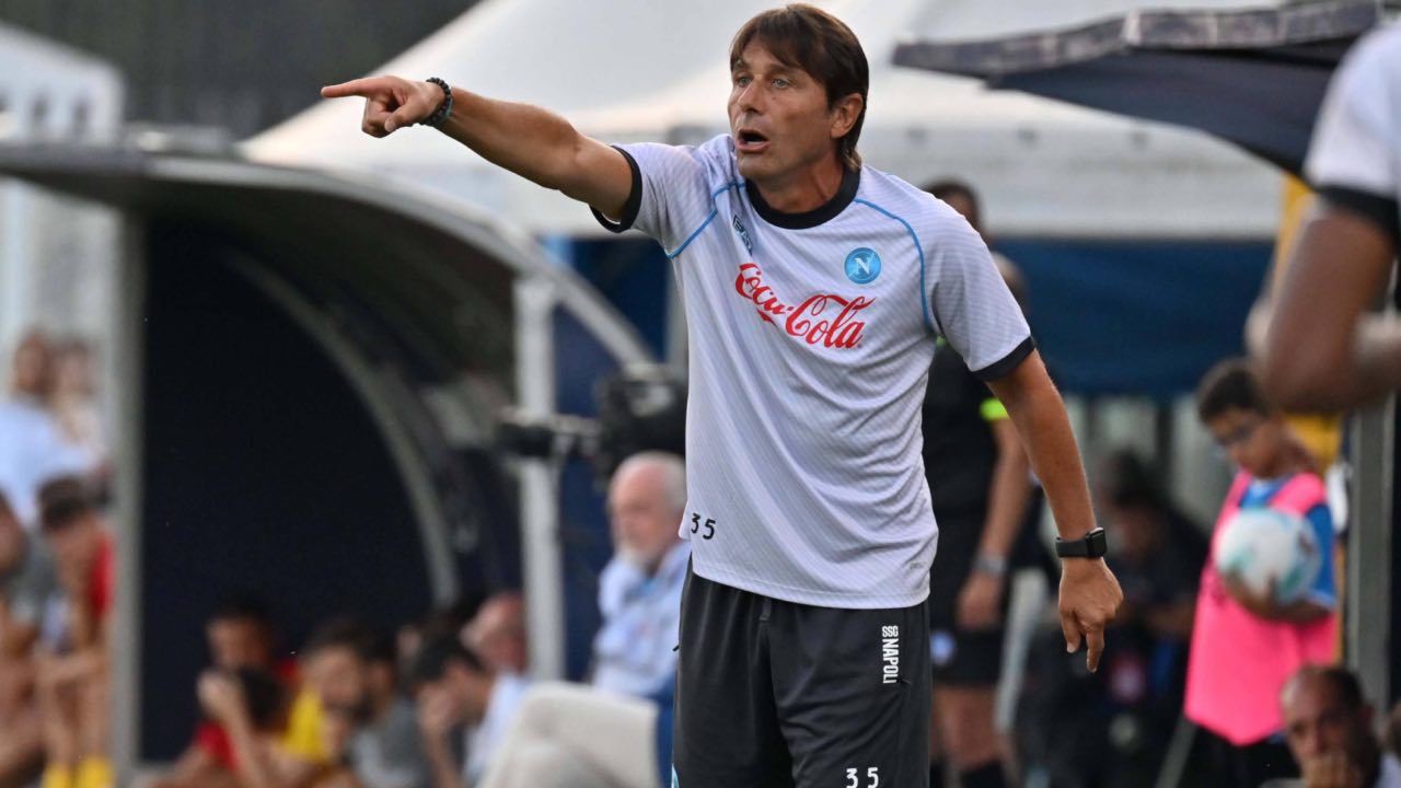 Napoli, Conte: "Mi aspetto che la rosa venga completata. L'obiettivo è rompere le scatole"