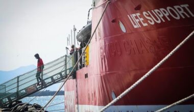 Savona, perfetta la macchina dell'accoglienza: sbarcati i 146 migranti dalla Life Support