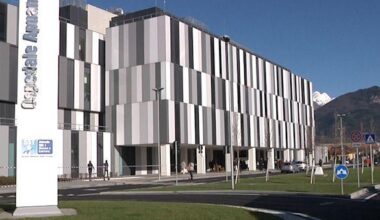 Terrore al pronto soccorso di Massa: paziente psichiatrico disarma guardia giurata e minaccia con la pistola 20 persone