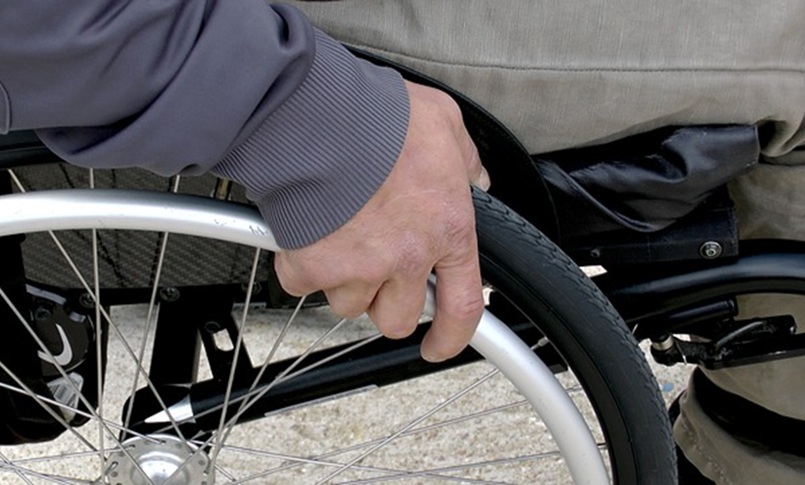 Lo sfogo di un disabile rimasto senza servizio oss: "Costretto a elemosinare un diritto che dovrebbe essere garantito dallo Stato"