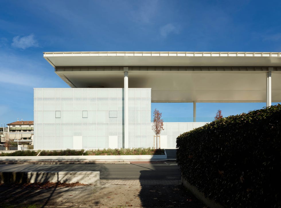 edificio con sopra copertura