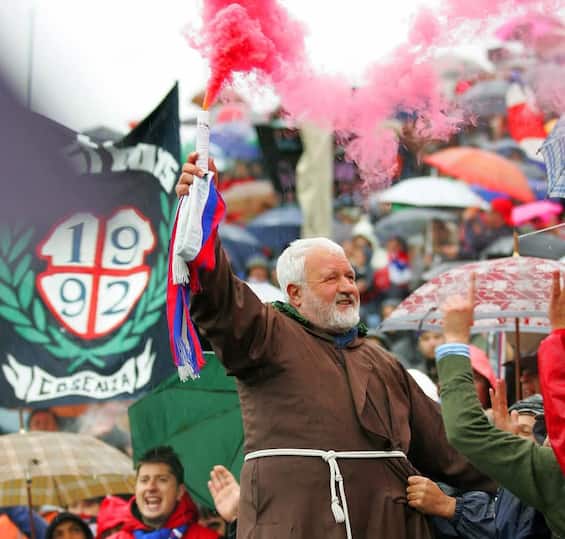 Padre Fedele Bisceglia, morto frate ultrà del Cosenza: aveva 87 anni
