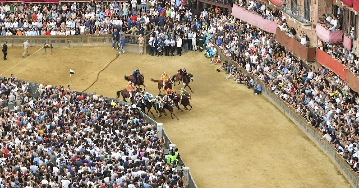 Palio di Siena, la Rai rilancia: sfida sui diritti tv dopo i record di agosto