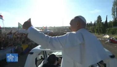 Giubileo giovani, Papa Leone XIV in di nuovo a Tor Vergata: oggi la messa. FOTO - Sky TG24