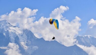 Il lancio col parapendio finisce in tragedia: morta una donna