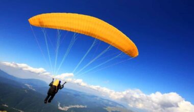 Precipita con parapendio in Valle d'Aosta, morta pilota 24enne di Strambino
