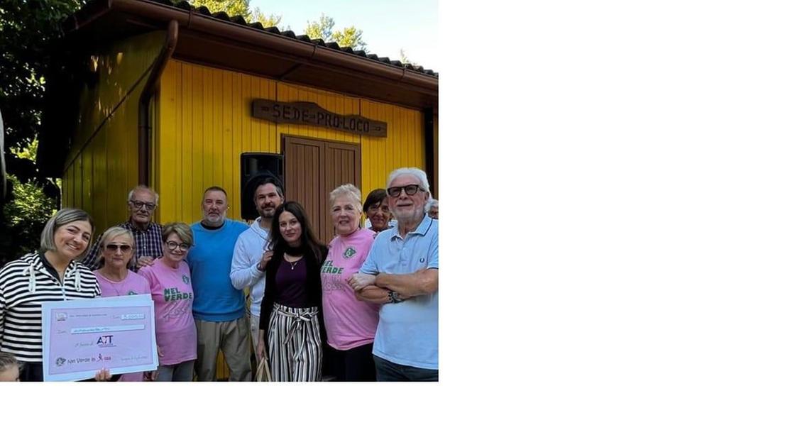 Passeggiata nel verde. Con solidarietà in rosa