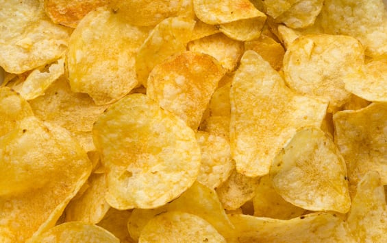 Le migliori patatine del supermercato e per tipologia secondo Altroconsumo: la classifica