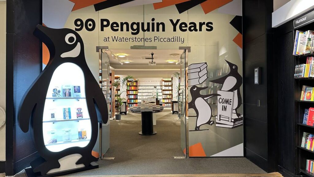 L'ingresso del pop-up 90 Years of Penguin
