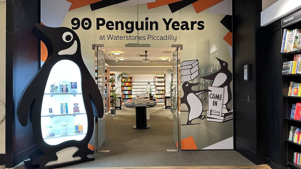 Un pop-up gratuito è sbarcato a Londra in occasione del 90° compleanno di Penguin
