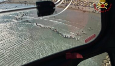 Si cerca un bambino sulla spiaggia di Cavallino