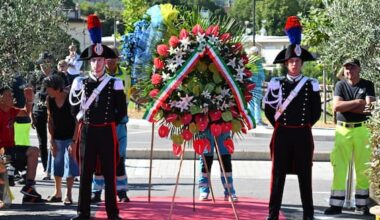 Incidente in A1, folla ai funerali. Il vescovo di Arezzo: 'Dolore e gratitudine'. FOTO