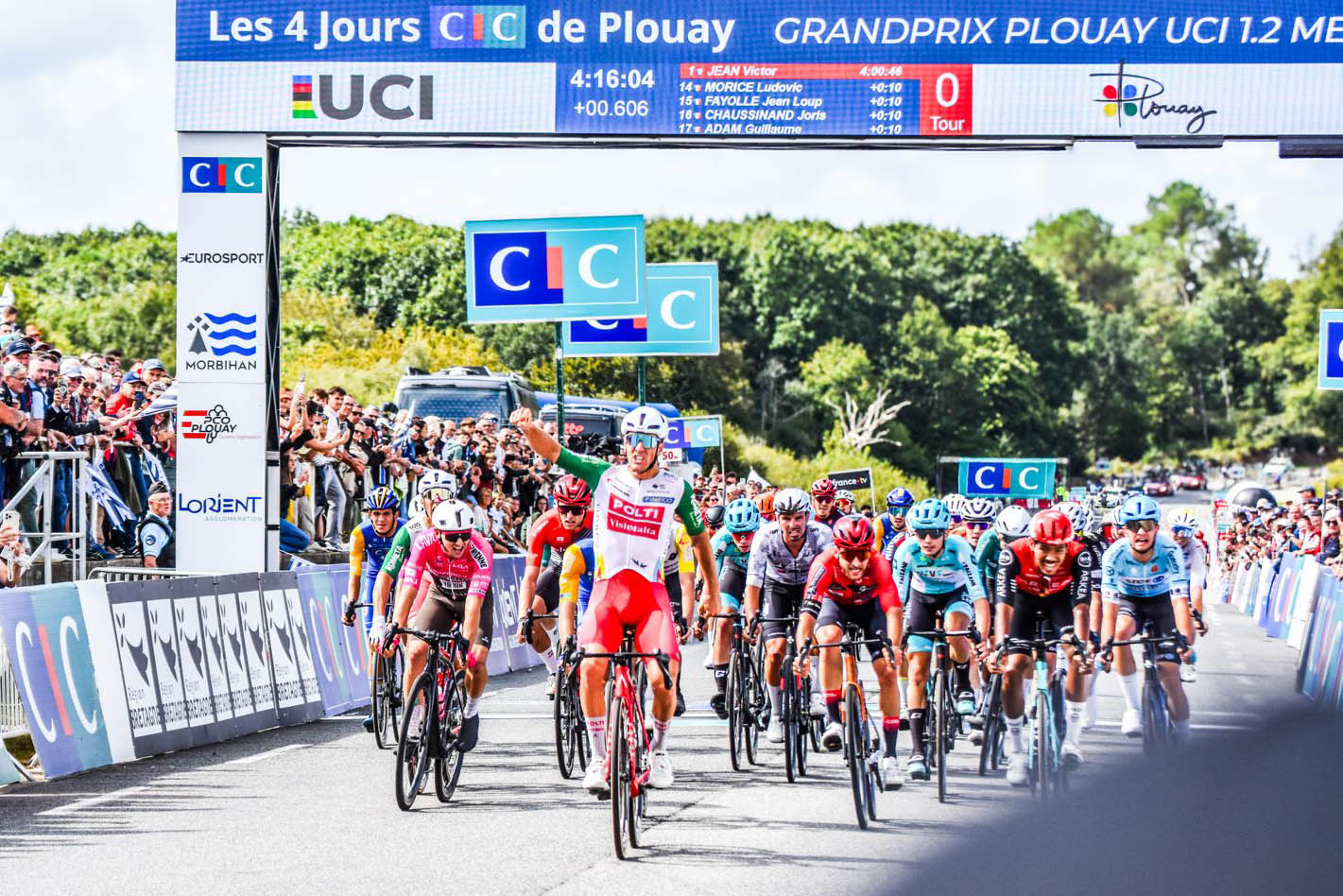 Plouay: sul traguardo dei grandi, vince Giovanni Lonardi