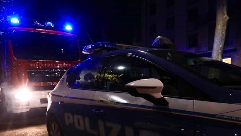 schianto con la Porsche contro un cancello, un morto e due feriti gravi