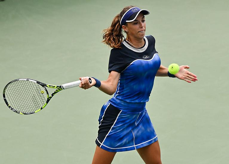 Bronzetti la maratoneta, salva un match-point e batte Zhu