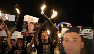Le proteste degli israeliani che, a Gerusalemme, sono scesi in piazza per chiedere la liberazione degli ostaggi ancora nelle mani di Hamas
