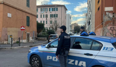 troupe Mediaset inseguita, bloccata e aggredita
