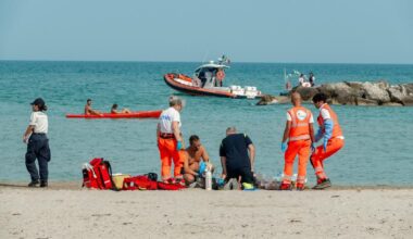 Muore annegato a 15 anni sotto gli occhi dei familiari