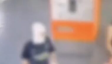 Rapina alla stazione metro di Bande Nere a Milano, accerchiano una donna e la gettano a terra