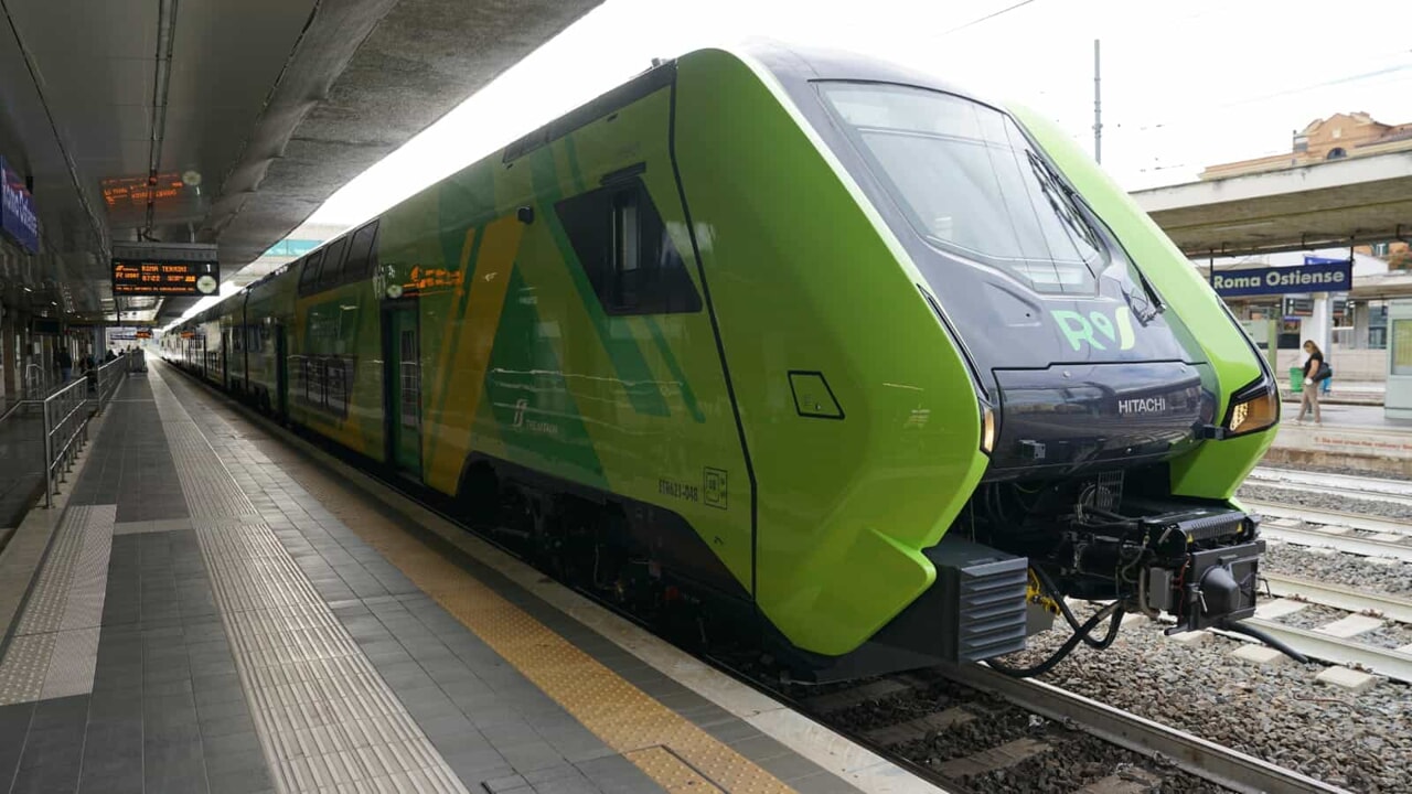 Treni fermi per l'investimento di una persona a Roma oggi 26 agosto 2025