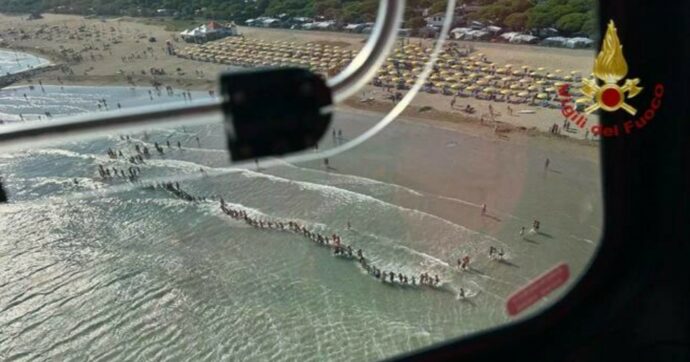 Un bambino di 6 anni è scomparso in mare: ricerche in corso a Cavallino Treporti. Catena umana dei bagnanti