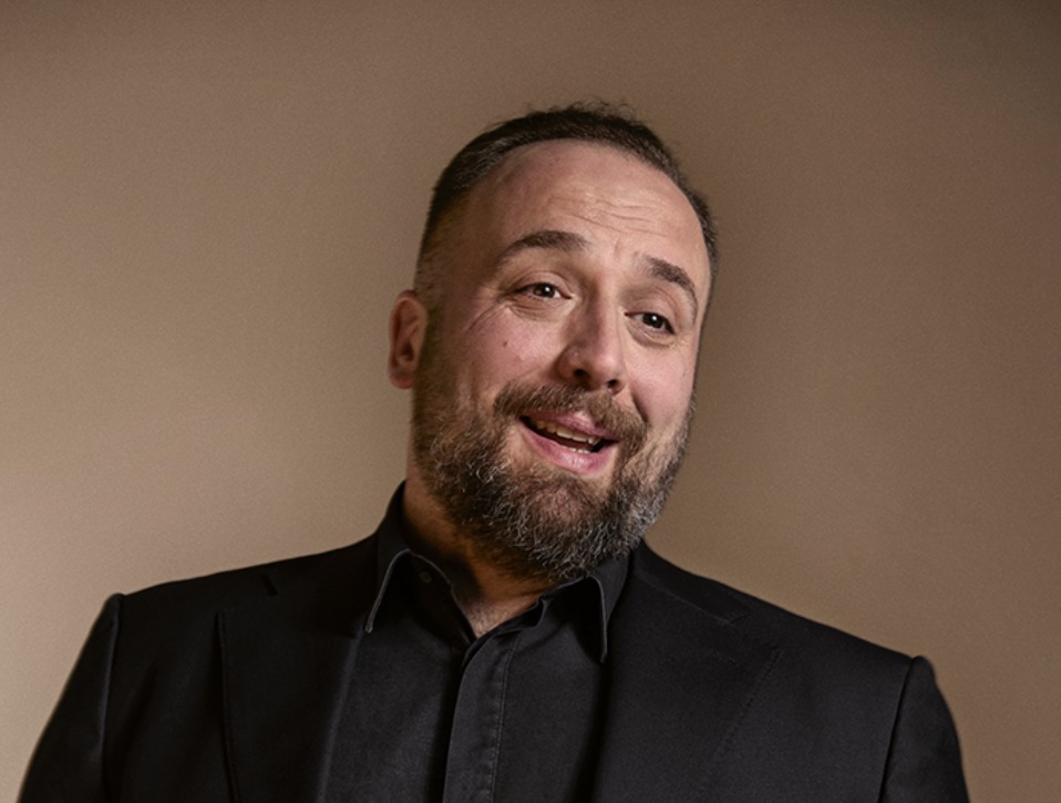 "C'è da Ridere", debutta in Versiliana il primo spettacolo teatrale sulla salute mentale ideato da Paolo Kessisoglu