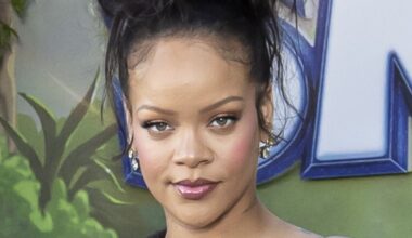 Rihanna, gravidanza agli sgoccioli ma lo stile resta impeccabile