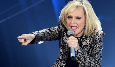 Auguri Rita Pavone, la Zanzara di Torino compie 80 anni: "Mi sento una trentenne"
