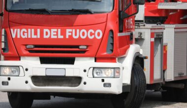 Cadavere carbonizzato a Santa Cristina Gela, trovato dai pompieri che spegnevano un incendio