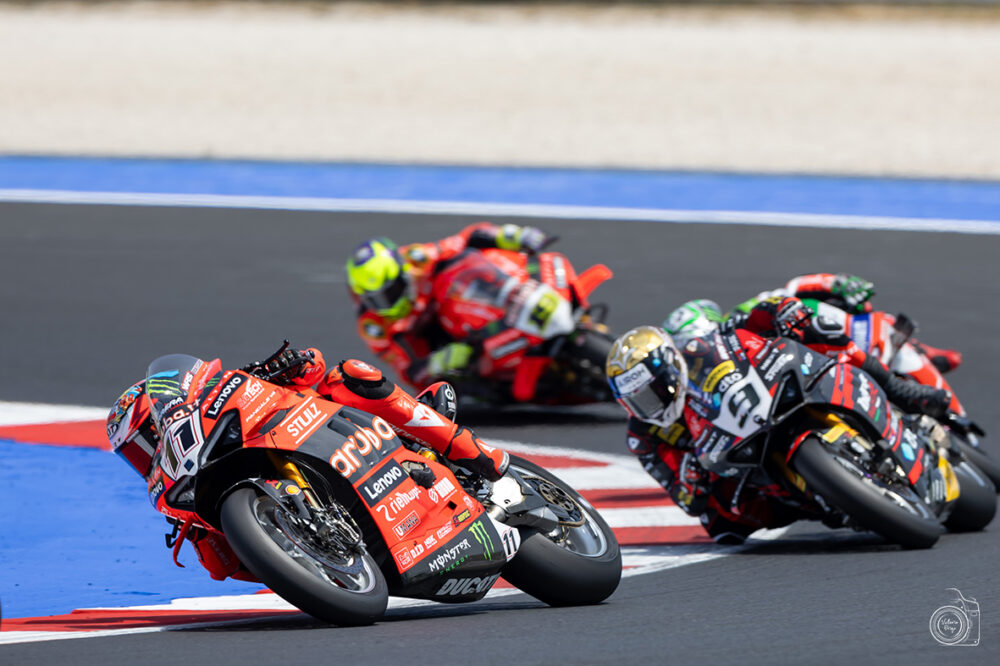 Superbike, nel 2026 non si correrà d’estate. Il calendario del prossimo Mondiale lascia perplessi