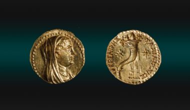 Gerusalemme, scoperta una rara moneta d’oro con la regina d'Egitto