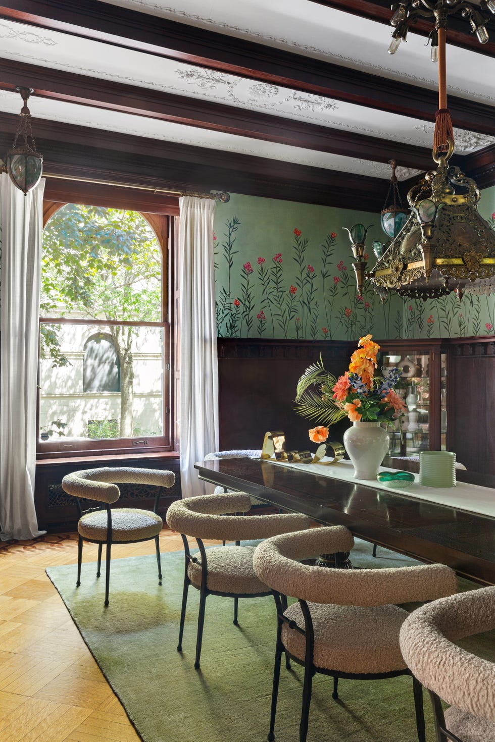 comedor decorado en tonos verdes