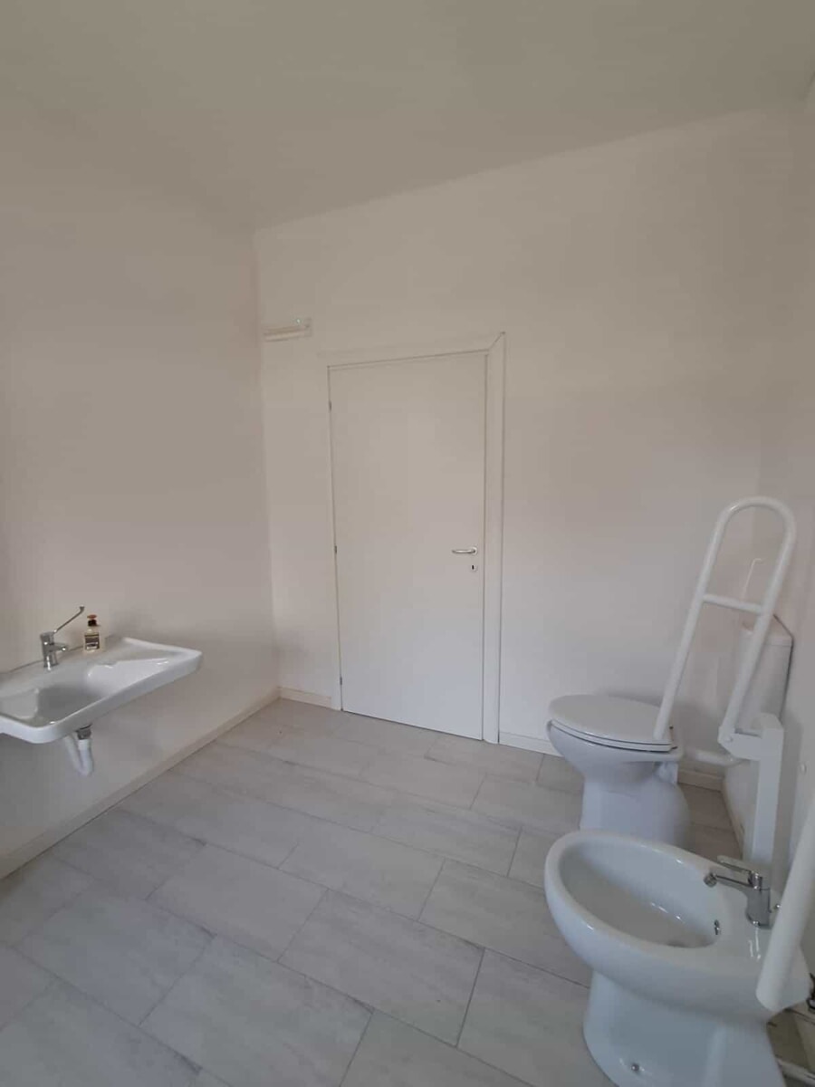 Servizi igienici ambulatorio via Goldoni a Bondeno